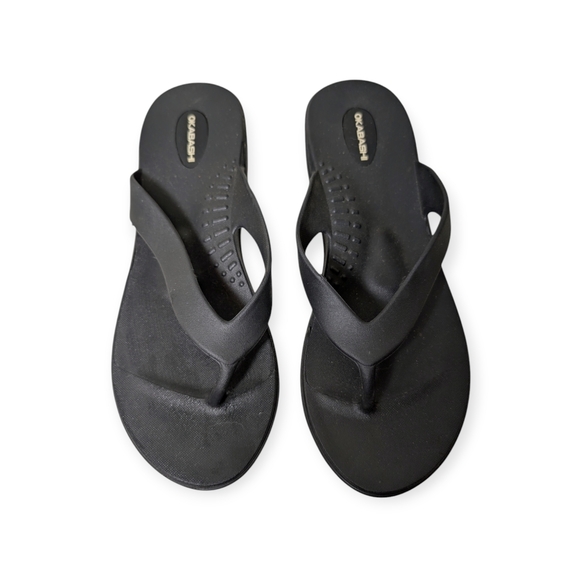 2/$30...Okabashi Flip Flop Rubber Sandals in EUC - size 6.5 - Picture 1 of 2